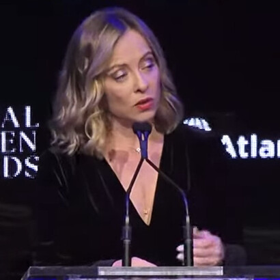 Giorgia Meloni durante il discorso di ringraziamento per il premio "Global Citizen Awards" 2024