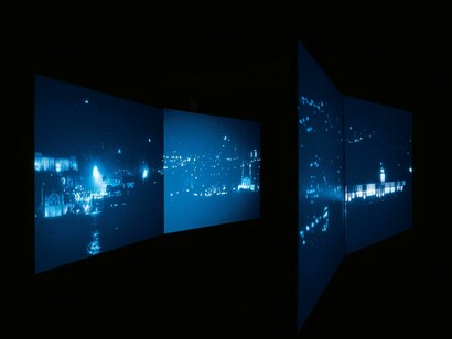 Downward Straits, 2004. Four screen video installation, four channel sound. Duration: approx 3 min video, and 13:25 min audio, continuous loop. Courtesy the artist and Rampa, Istanbul
Installation view ICA, London, 2004. © Ergin Çavuşoğlu