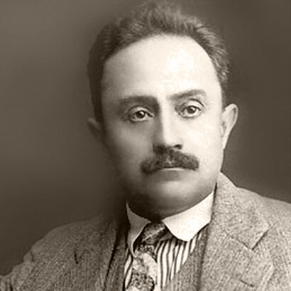 Vasconcelos realizó la primera reforma educativa, la cual elaboró desde la Universidad repercutiendo en toda la República Mexicana, y desde esa posición inició un ambicioso proyecto de difusión cultural en el país