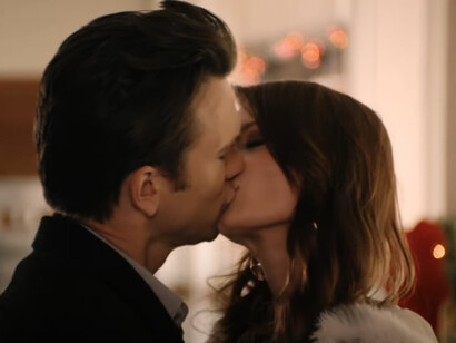 "Otro beso en Navidad", 2014. El protagonista experimenta una suerte de transformación emocional a raíz de un beso con una desconocida en un espacio claustrofóbico