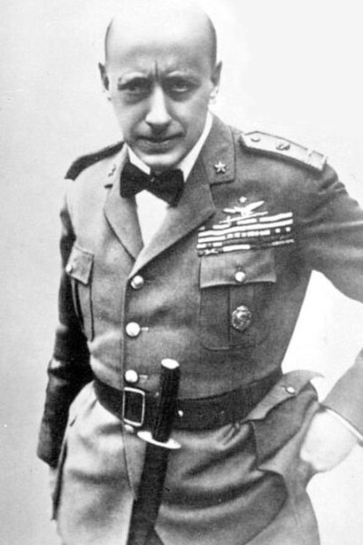 Gabriele d'Annunzio in uniforme