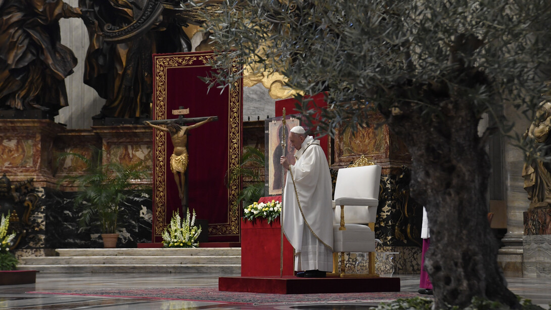 Nel messaggio di Pasqua il Papa ha parlato di solidarietà richiamando i grandi della terra a ridurre o addirittura condonare il debito che pesa nei bilanci dei Paesi più poveri © Vatican Media