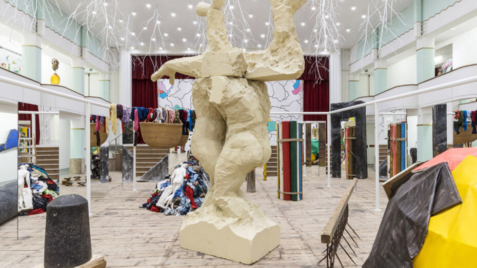 One thing doesn’t exclude the other. Courtesy of Galleria Continua