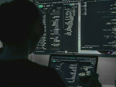 À mesure que les sociétés deviennent plus complexes, la capacité à comprendre et à piloter les outils technologiques devient un enjeu majeur de gouvernance et de pouvoir
