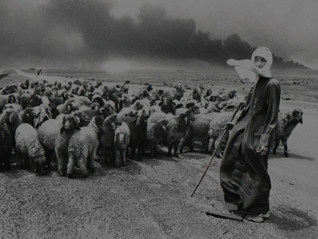 Sebastião Salgado. Kuwait. Courtesy of Sundaram Tagore © Sebastião Salgado/Amazonas Images