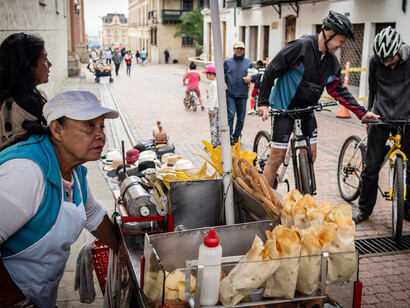 Ciclisti lungo la Carrera 7