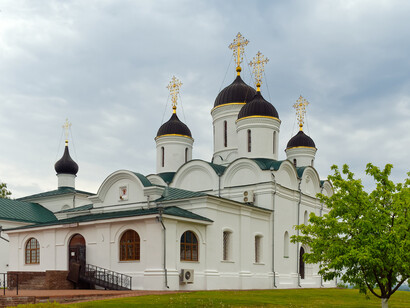 El "Palacio de la Transfiguración" o "Spaso-Preobrazhensky Monastery" se refiere al monasterio Spaso-Preobrazhensky en la ciudad de Murom, Rusia