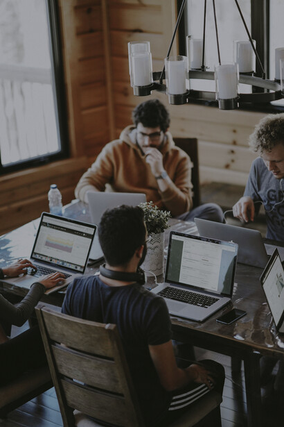 El marketing digital es un área que corresponde múltiples funciones, por lo que debe estar a cargo de varias personas