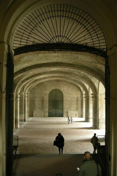 Le porche extérieur et l'entrée