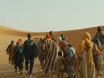 Fermo immagine dal trailer di "Io capitano", scena ripresa presso Merzouga, Marocco