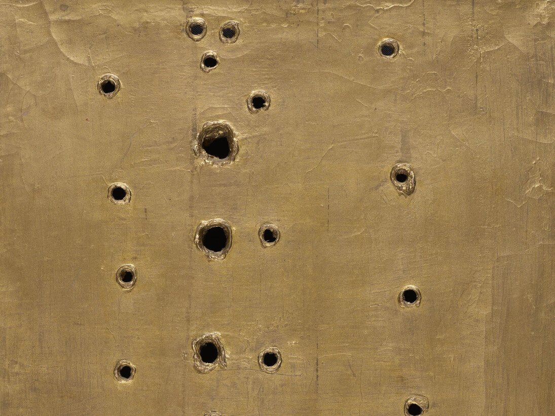 Lucio Fontana: Concetto spaziale, 1960, Gold on pink oil on canvas, 52 x 45 cm / 20.5 x 17.7 in