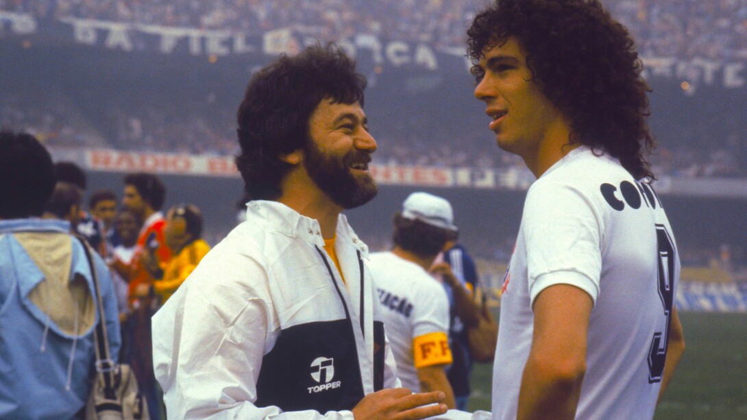 Adilson Monteiro Alves ao lado de Casagrande na comemoração do título do Campeonato Paulista de 1983