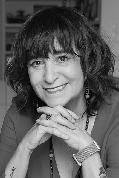 La trayectoria de Montero incluye una vasta producción periodística, con cerca de dos mil entrevistas realizadas, además de su prolífica obra narrativa