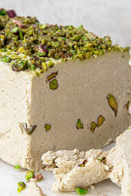 Halvah con pistachos, dulce muy popular en la gastronomía de Oriente Medio y posible origen del turrón