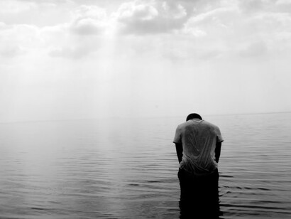 Una vida dañada nos lanza muecas sobre sobre el estado del mundo y nuestra existencia