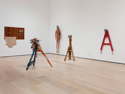 Jimmie Durham, Exhibition view. Courtesy of Hammer Museum 