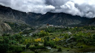Regione del Muktinath, Nepal. Il Nepal è decisamente noto per la bellezza dei suoi paesaggi naturali. A nord si estende l’imponente catena dell’Himalaya, a sud si trova la pianura del Terai