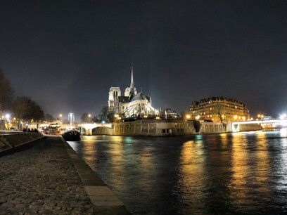 Notre Damme di Parigi sulle rive del Senna