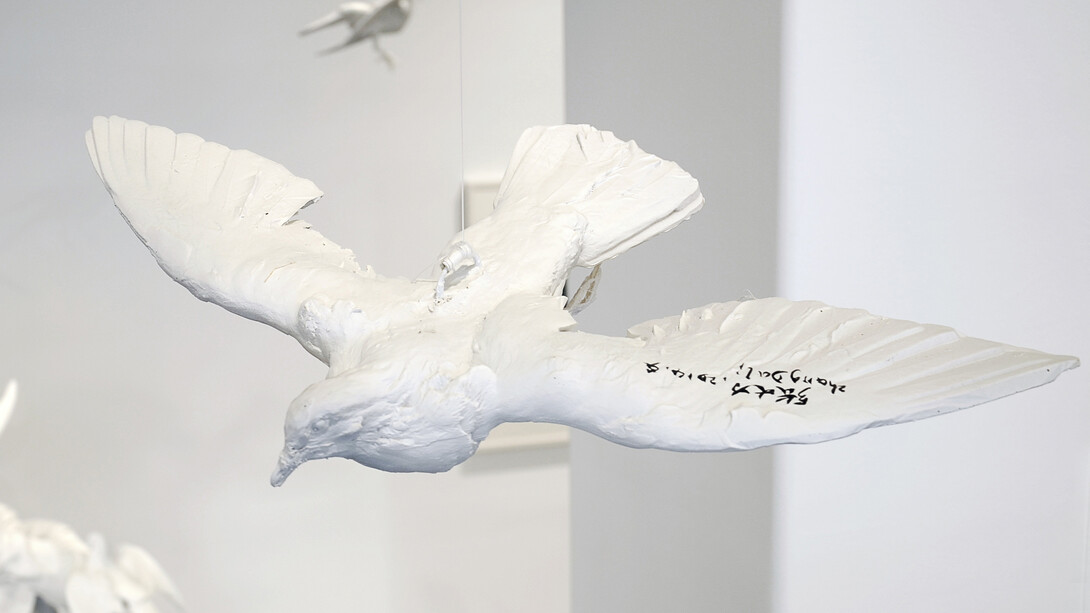Zhang Dali, Dove, 2014, Fiberglass and baking varnish, 6 3/4 x 12 x 12 inches (17 x 31 x 31 cm)
