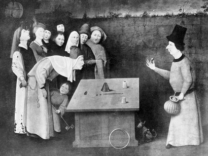 Lo metafísico es tan amplio y profundo que también se asocia a religiones: por ejemplo, con la adaptación de fundamentos aristotélicos al cristianismo que hizo Santo Tomás de Aquino. Jerónimo Bosch y su taller (h. 1450-1516) «El prestidigitador», 1496 y 1520. Óleo sobre tabla. Museo Municipal de Saint-Germain-en-Laye, Francia