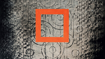 La copertina è un'opera dell’astrattista Roberto Floreani, artista dell’anno 2024, tratta dal suo progetto espositivo site-specific "Soglie: Tempo del prima – Tempo del poi"