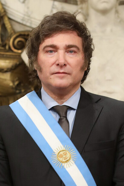 Milei ha enfrentado críticas por su estilo autoritario y su capacidad de moldear la agenda pública con un discurso directo y provocador