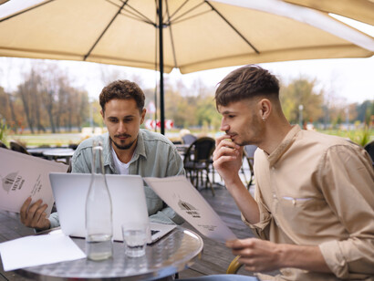 Un menú bien diseñado guía al cliente, evita la fatiga de decisión y mejora la rentabilidad por comanda