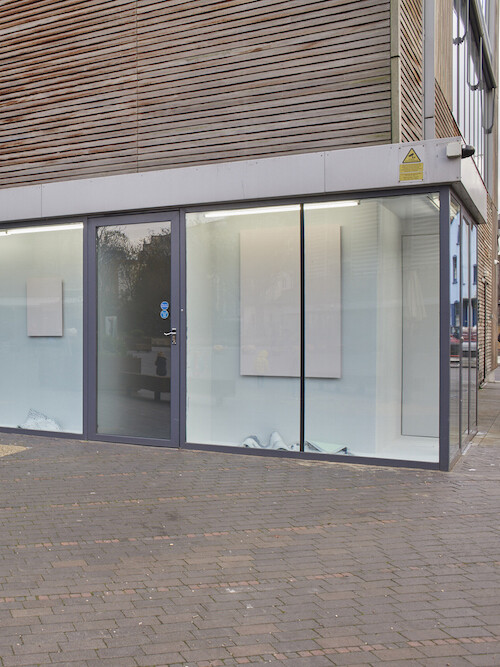 Torschlusspanik, Vitrine, London.