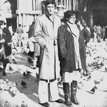 Dall'archivio fotografico di famiglia dell'autrice, Cesareo Raffaella. Mamma e papà in piazza San Marco a Venezia, anni Ottanta
