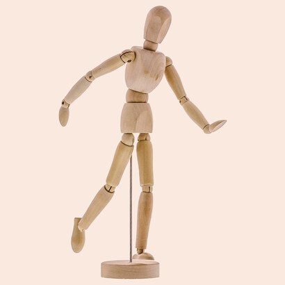 Modelo humano de madera. Dependiendo de que tan temprano en la vida, empiece a crear mis propios «puntos de inicio», tomando mis propias decisiones, eso podría cambiar mi «estado futuro»; mi propio destino
