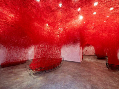Chiharu Shiota, The soul trembles, veduta della mostra. Per gentile concessione del Museo d'Arte Orientale