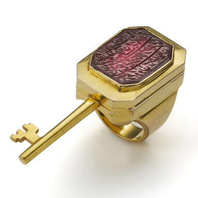 Seal Ring with Hidden Key, South India, Hyderabad, 1884-85, Gold, set with spinel, H. 1 1/8 in. (2.7 cm), W. 1 1/8 in. (2.8 cm), W (with key extended) 2 1/8 in. (5.3 cm), Al-Thani Collection. Image: © Servette Overseas Limited 2013. All rights reserved.