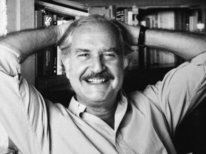 Carlos Fuentes, junto con José Donoso, creó al ficticio escritor ecuatoriano Marcelo Chiriboga como una sátira sobre la exclusión de Ecuador del boom latinoamericano