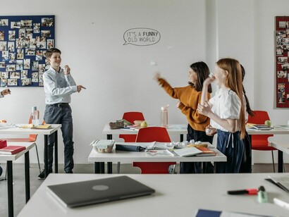 La meritocracia académica sucumbe frente al amiguismo y las alianzas políticas al otorgar plazas a perfiles menos capacitados