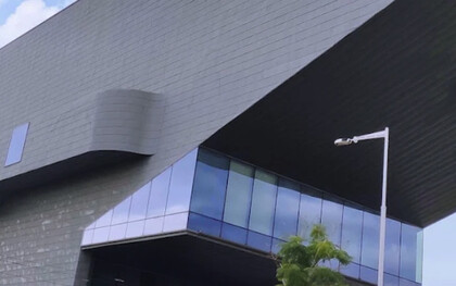 El museo tiene su sede en el edificio *Disseny Hub Barcelona* (DHUB), 2014, Barcelona