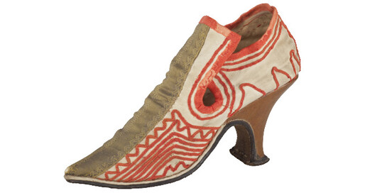 Man’s Shoes, unknown ca. 1720 probably Germany goats leather, braiding, gold border, silk ribbonL 25 cm; heel 6,8 cm