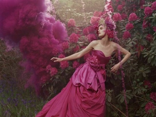 Tim Walker, Stella Tennant and pink powder cloud, 2007, courtesy of the artist and the Bowes Museum