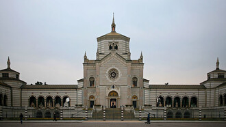 Il Cimitero Monumentale di Milano nella sua vista esterna frontale