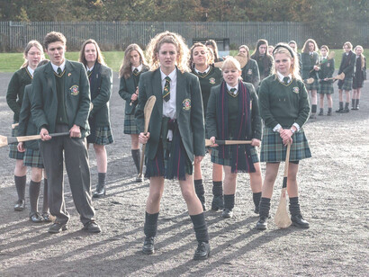 Fotograma de la serie de televisión «Derry Girls»