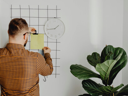 Aprenda a superar o bloqueio criativo ao escrever ou falar em público, explorando dicas práticas e inspiradoras