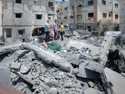 Continuano i bombardamenti su ospedali e centri di distribuzione umanitaria: dal 10 al 17 giugno le operazioni a Rafah, Khan Younis e Netzarim hanno provocato centinaia di vittime, tra cui almeno 59 morti e 221 feriti durante un solo raid su un convoglio di aiuti