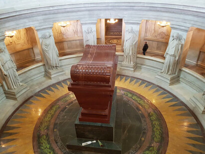 Manzoni ritenne non comune la fine di Bonaparte, esiliato e solo