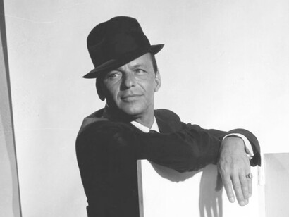 Frank Sinatra, fue un cantante y actor estadounidense. Dejó, a través de sus discos y actuaciones en directo, un legado canónico