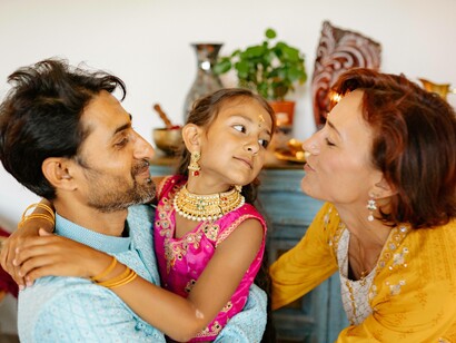 A young girl holding on to her father and not being swayed by her mother could be a sign of her Electra complex 
