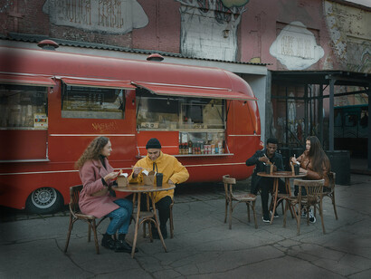 Food Truck. Os cozinheiros podem mostrar todo seu trabalho e esmero