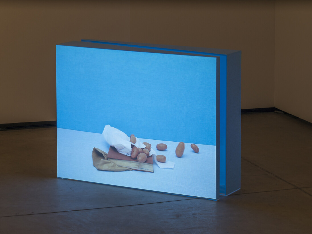 Rodrigo Cass, Material Abstrahere, 2014, Projeçăo de vídeo sobre linho, áudio, 70 x 93 x 20 cm (cada), Ediçăo de 5. Photo: Eduardo Ortega, Cortesia Galeria Fortes Vilaça  
