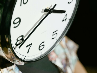 Sábias palavras! A partir deste dia passei a cronometrar o meu “atraso” mínimo de uma hora! Duas horas já eram um absurdo demasiadamente grande para o meu padrão!