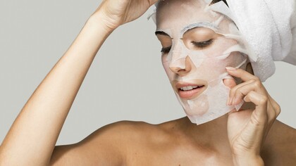Mascarilla facial a base de flores