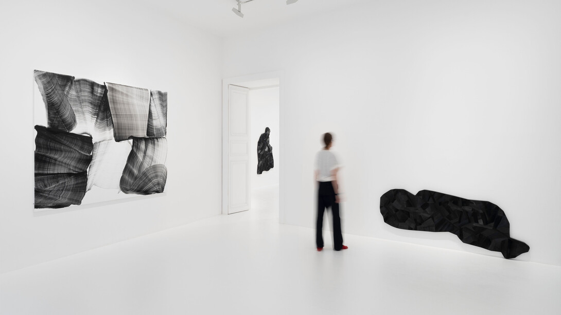 Lee Bae, Attending, vue de l’exposition. Avec l’aimable autorisation de Perrotin
