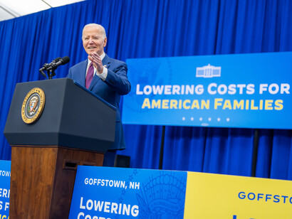El presidente Joe Biden pronuncia un discurso sobre la reducción de los costos de atención médica para las familias estadounidenses, el lunes 11 de marzo de 2024, en el YMCA Allard Center en Goffstown, New Hampshire, EE. UU.